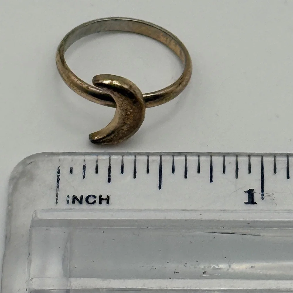 Vintage Gold Tone Crescent Moon Ring Celestial Minimalist Boho Size 4 Unmarked